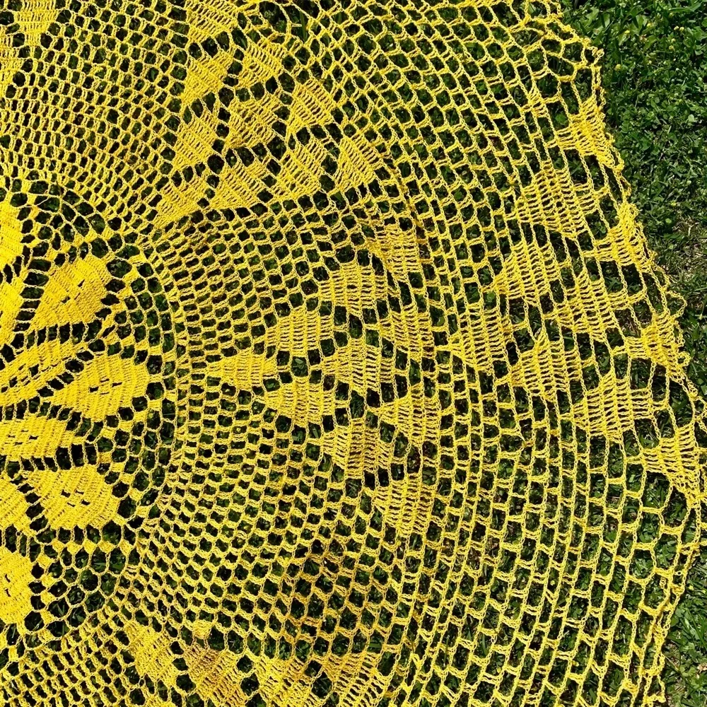 Crochet table cloth